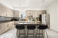 Surrey City Centre Ensuite near SkyTrain - 2 stelle