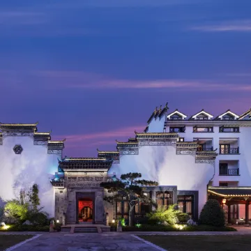 Hengdian Film and Television City Longjing Yuyu Yinshu