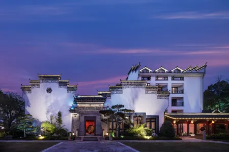 Hengdian Film and Television City Longjing Yuyu Yinshu