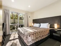 Quality Suites Amore Hotels near Riccarton