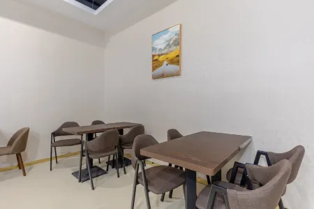 Victoria Hotel (Wangjiang Passenger Transport Center Leiyang Road)