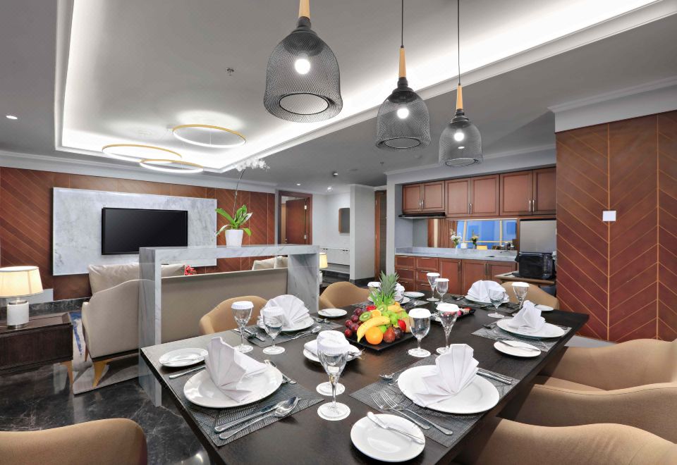 아스톤 카르티카 그로골