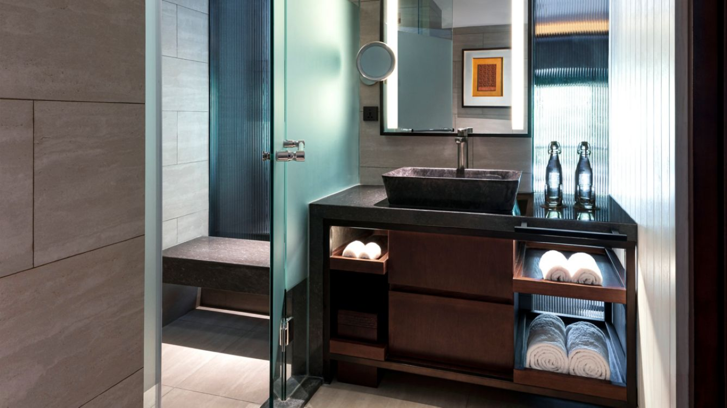 ゲストルーム、ダブルベッド2台、ラグーンビュー、ラグーンアクセス ザ ラグーナ ア ラグジュアリー コレクション リゾート&スパ ヌサドゥア バリの写真