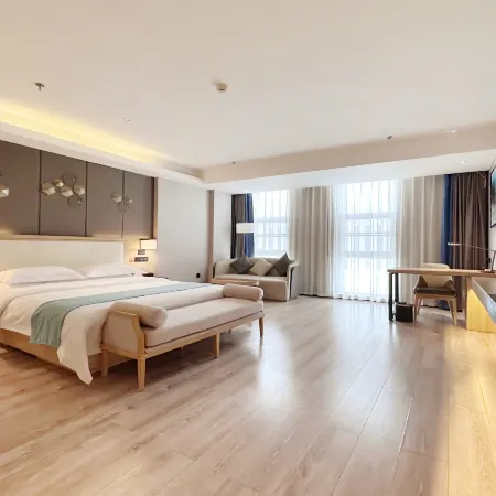 H Hotel (Wanda Plaza Chifeng University Store)