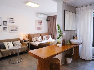 Slow Utopia Homestay (Shenzhen Hualongyuan Store)