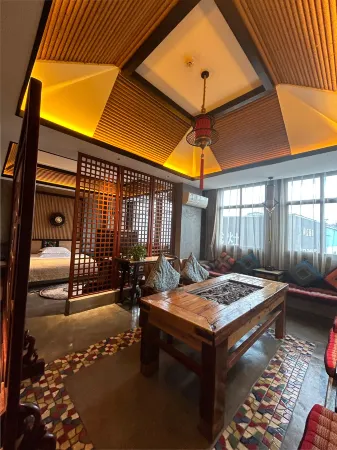 Bairan Theme Hotel Отели рядом с достопримечательностью «Luoping Canola Flower Ocean»