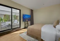 Jiulong Yipin Hotel (Zhenyuan Ancient City New Bridge)