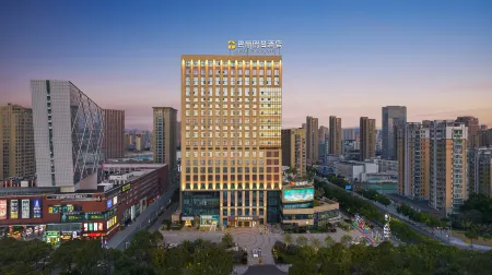 Bali Holiday Hotel Отели рядом с достопримечательностью «The University of Nottingham Ningbo»