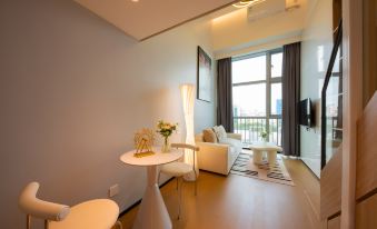 Wanmao Executive Apartment (Longgang Vanke Plaza Jixiang Subway Station)