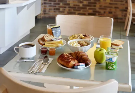 B&B Hôtel Saclay Отели в г. Бюр-сюр-Иветт