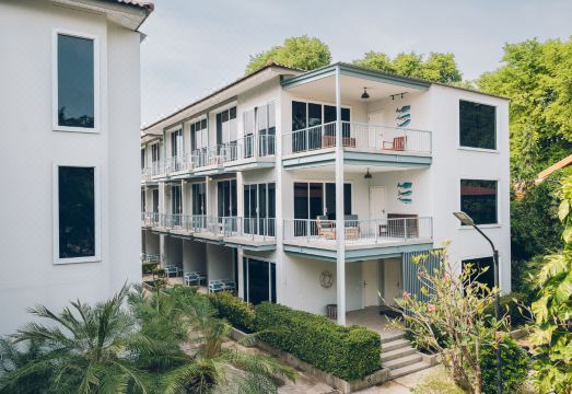 2. 콤보 비치 호텔..