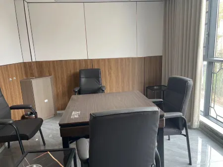 Lakeside Inn Отели рядом с достопримечательностью «Xianling Mausoleum»