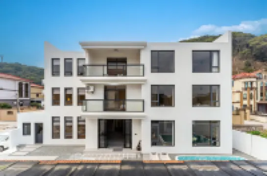 Floral Hotel· Zhujiajian Yinyuye Hotel(Putuoshan Airport Cangzhi Wharf Branch) Hotels in Zhoushan