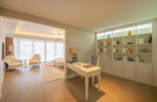 Xinjiang Plaza Holiday Hotel