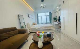 Meet the Stars · Boutique Apartment (Huzhou South Taihu Wuyue Plaza)
