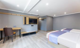 Junyi Chain Hotel (Hubei Polytechnic Institute)