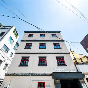 Hotel May Yongsan Отели рядом с достопримечательностью «Флагманский магазин Line Friends»