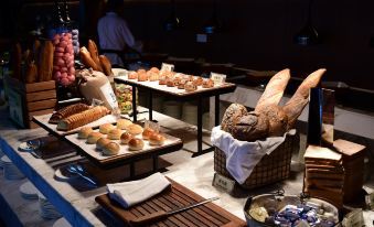 Jolie Vue Bontique Hotel(Elephant Trunk Hill and Two Rivers and Four Lakes )
