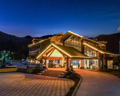 Hezhou Banshan Hot Spring Resort 허저우 호텔