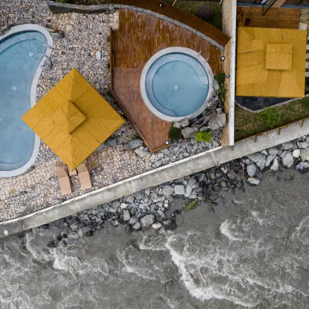 Zhuishan Mingjing Hot Spring Resort Hotel