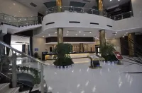 Chang Xing He Ping Square Rambo Crown Hotel