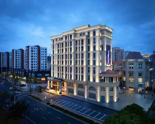 ROYGEM Hotel (Middle Rd of Zhengyang, MIxC, Qingdao) Hotels near Chengyang District