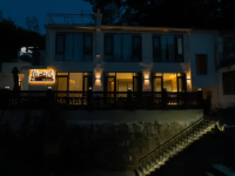 Jiuhua Mountain Yishanju Homestay (Huacheng Temple) Hotels near Baisui Palace