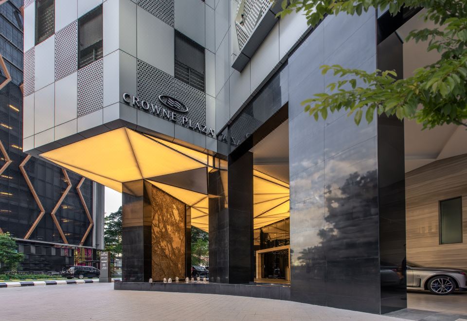 1. Crowne P..