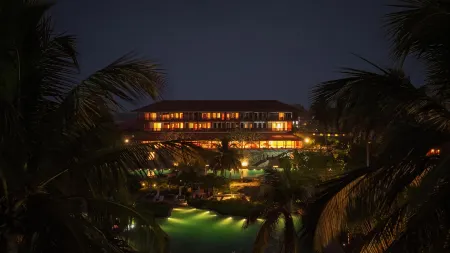 Cinnamon Bentota Beach - Signature Selection Отели рядом со станцией Aluthgama Railway Station