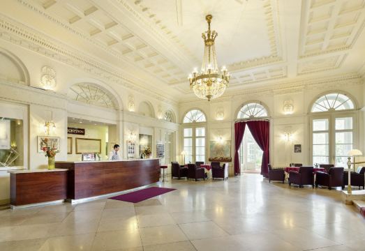 궁전 내부 및 시설