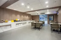 Elong Yam Hotel (Zhenjiang Xijindu Ancient Street Jinshan Temple)