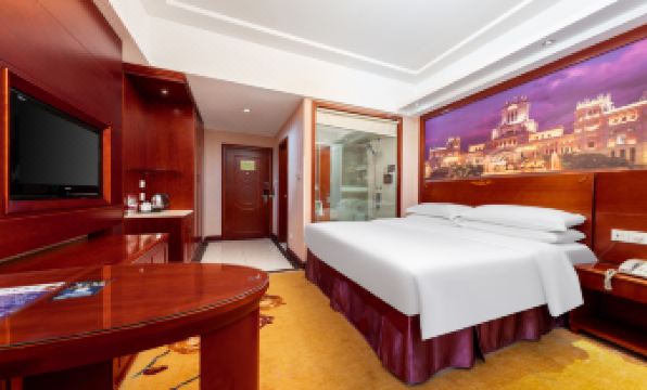 Vienna International Hotel (Shanghai International Resort, Huaxia East Road Metro Branch) - Housity