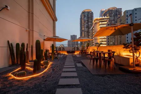 Chongqing Jiefangbei Chaotianmen Wanbai Hotel