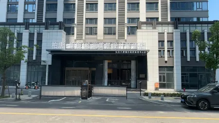 Baitang Flagship Ling Lake Scenic Designer Hotel (Jiujiang Bali Lake Branch) Отели рядом с достопримечательностью «Shimen Mountain Stream»