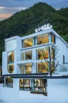 SWEETS Candy House | Sleep by the Stream & Private Hot Spring Designer Luxury Boutique Resort 절북대협곡 호텔