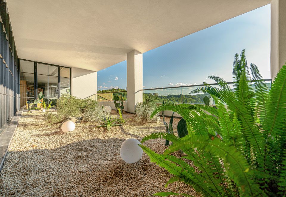 1. 중커 이윈 호텔..