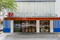 Borrman Hotel (Yulin High-Speed Railway Station Nanxing Square) Hotel di Yulin
