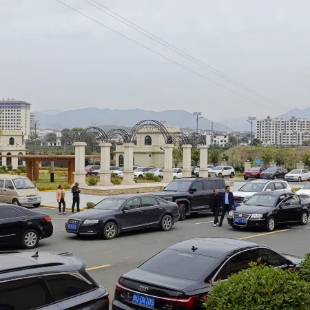 Danfeng Dongfeng Winery Hotel