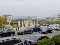 Danfeng Dongfeng Winery Hotel - موقف سيارات