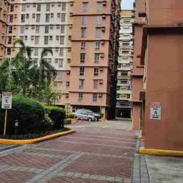 Near Manila Airport, COZY Studio Condo With Swimming Pool, 11P Rooms