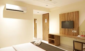 Hotel GoodLuck House Near Delhi airport