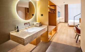 Youyi Crystal Hotel (Qinzhou Baishi Lake Park Branch)