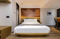 Chonpines Hotel (Jiangmen Heshan Square)