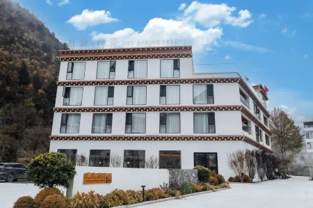 Yuntu Tanggu Hot Spring Resort Hotel Отели рядом с достопримечательностью «Seven-color Sea»