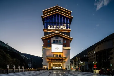 Malcom Miju Xika Hotel