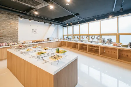 Kenny Stay Jeju Seogwipo Отели рядом с достопримечательностью «Soesokkak Estuary»