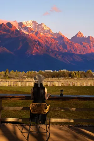 MountainTrip•Lijiang Snow Mountain Ranch Luxury Resort Hotel Отели рядом с достопримечательностью «Lijiang Snow Mountain Falcon Valley Scenic Area»