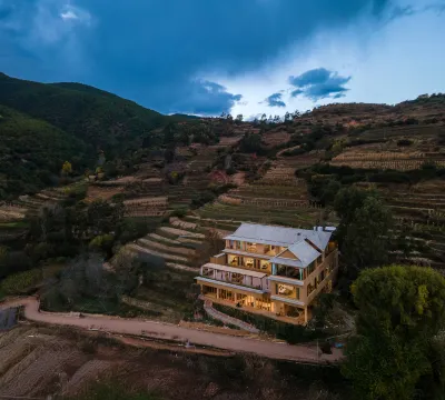 There is a Yichen family in the mountain(Shaxi Lighthouse Village Store) 젠촨 호텔