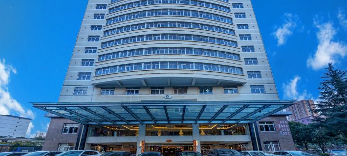 Qujing Yishi Yihe Hotel (Cuifeng Road, Qilin District) Hotele w: Qujing