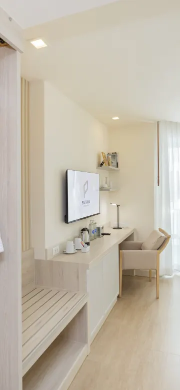 ห้องดีลักษ์เตียงใหญ่ วิวเมือง